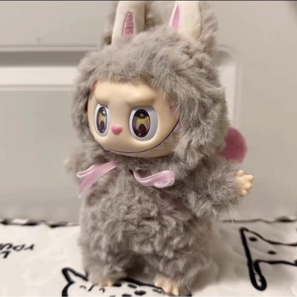 Pop Mart Labubu Vinnie's hand pulled a boo to the foul - Picture 2 of 3